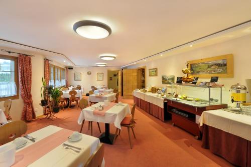 Restaurant, Hotel Bellerive Gstaad in Saanen Restaurant, Hotel Bellerive Gstaad in Saanen