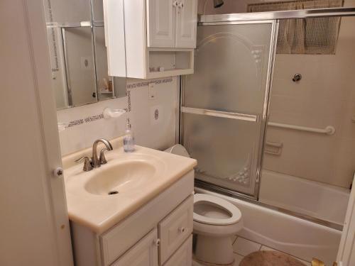Facilities, Private Room With Twin Bed and Work Station in Burlington (MA) Facilities, Private Room With Twin Bed and Work Station in Burlington (MA)