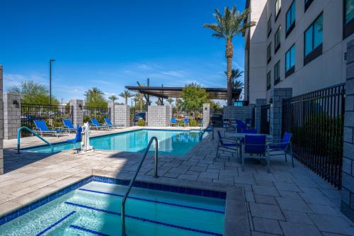 Swimming pool, Holiday Inn Express and Suites Gilbert Mesa Gateway Airport By IHG in Gilbert Swimming pool, Holiday Inn Express and Suites Gilbert Mesa Gateway Airport By IHG in Gilbert
