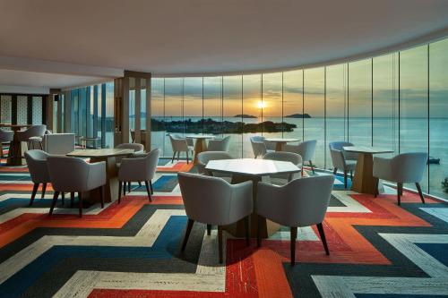 حانة/استراحة, لو ميريديان كوتا كينابالو (Le Méridien Kota Kinabalu) in منطقة الأعمال المركزية حانة/استراحة, لو ميريديان كوتا كينابالو (Le Méridien Kota Kinabalu) in منطقة الأعمال المركزية