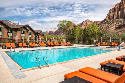 泳池, 斯普林代爾錫安國家公園春丘套房酒店 (SpringHill Suites Springdale Zion National Park) in 斯普琳達利 泳池, 斯普林代爾錫安國家公園春丘套房酒店 (SpringHill Suites Springdale Zion National Park) in 斯普琳達利