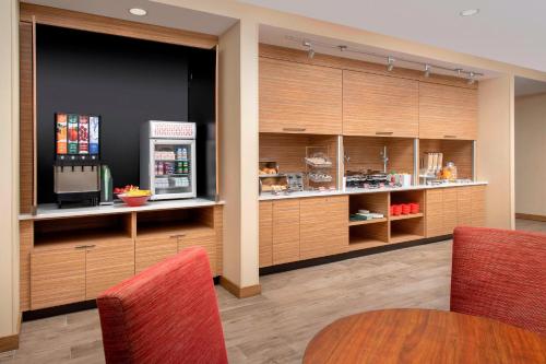 Comida y bebida, TownePlace Suites by Marriott College Park in College Park (MD) Comida y bebida, TownePlace Suites by Marriott College Park in College Park (MD)