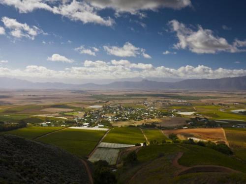 Surrounding environment, Vredelus Manor in Riebeek-Wes Surrounding environment, Vredelus Manor in Riebeek-Wes