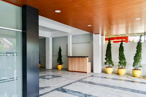 Entrance, Urbanview Hotel Pelita Inn Medan in Medan Perjuangan Entrance, Urbanview Hotel Pelita Inn Medan in Medan Perjuangan