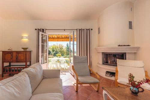 L'horizon Vert - Avec piscine et parking privé (L'horizon Vert - Avec piscine et parking prive) in 布丁納瑞弗登 L'horizon Vert - Avec piscine et parking privé (L'horizon Vert - Avec piscine et parking prive) in 布丁納瑞弗登