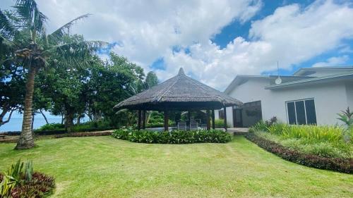 Taman, Qualius Lodge is Mele Bays WOW factor and Private Paradise in Teluk Mele Taman, Qualius Lodge is Mele Bays WOW factor and Private Paradise in Teluk Mele