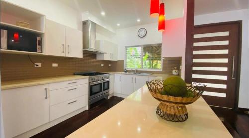 Dapur, Qualius Lodge is Mele Bays WOW factor and Private Paradise in Teluk Mele Dapur, Qualius Lodge is Mele Bays WOW factor and Private Paradise in Teluk Mele