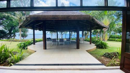 Taman, Qualius Lodge is Mele Bays WOW factor and Private Paradise in Teluk Mele Taman, Qualius Lodge is Mele Bays WOW factor and Private Paradise in Teluk Mele