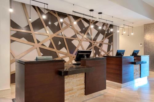 Lobby, Atlanta Marriott Northeast/Emory Area in Pine Hills Neigbhorhood Lobby, Atlanta Marriott Northeast/Emory Area in Pine Hills Neigbhorhood
