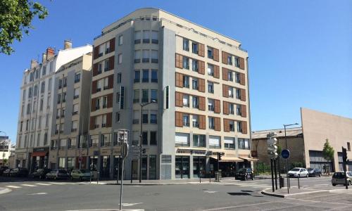 Hotel Bed In City - Le Virgile