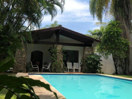 Swimming pool, Casa no Jardim Acapulco - Guaruja in Jardim Acapulco Swimming pool, Casa no Jardim Acapulco - Guaruja in Jardim Acapulco