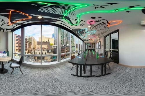 Tárgyalóterem/bálterem, Moxy Boston Downtown in Boston Városközpont Tárgyalóterem/bálterem, Moxy Boston Downtown in Boston Városközpont