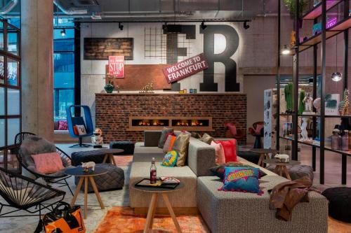 Moxy Frankfurt City Center - image 4