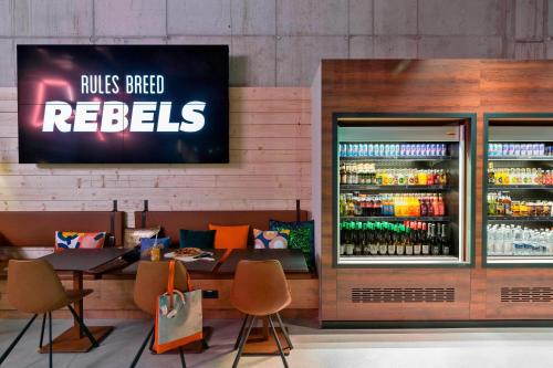 Moxy Frankfurt City Center - image 11