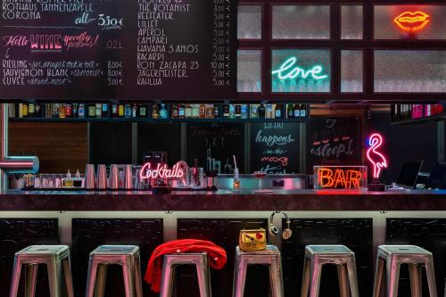 Moxy Frankfurt City Center - image 8