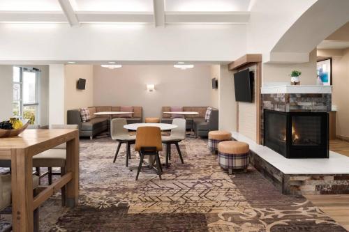 Előcsarnok, Residence Inn Atlanta Duluth/Gwinnett Place in Duluth (Georgia) Előcsarnok, Residence Inn Atlanta Duluth/Gwinnett Place in Duluth (Georgia)