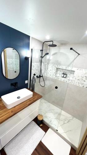 Bathroom, DisneyLand et Paris - Appartement Cosy in Noisiel Bathroom, DisneyLand et Paris - Appartement Cosy in Noisiel