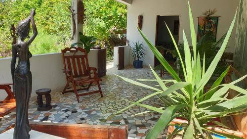 Balkon/teras, KASA KAISSAKU avec accès direct à plage pour 2 à 12 personnes (KASA KAISSAKU avec acces direct a plage pour 2 a 12 personnes) in Kafountine Balkon/teras, KASA KAISSAKU avec accès direct à plage pour 2 à 12 personnes (KASA KAISSAKU avec acces direct a plage pour 2 a 12 personnes) in Kafountine
