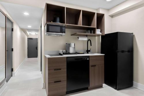 مطبخ, Latitude Suites Tinton Falls Eatontown/BW Premier Collection in Tinton Falls مطبخ, Latitude Suites Tinton Falls Eatontown/BW Premier Collection in Tinton Falls