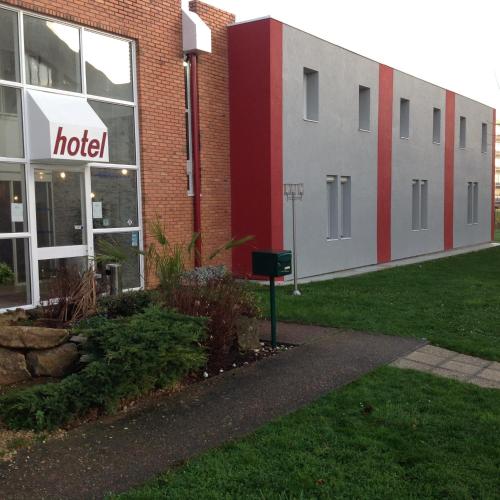 Exterior view, Hotel Les Beaux Soleils near Pontoise Airport Exterior view, Hotel Les Beaux Soleils near Pontoise Airport