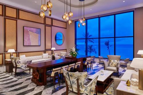 Bar/ Salón, The Residences at The St. Regis Bermuda in St. George Bar/ Salón, The Residences at The St. Regis Bermuda in St. George