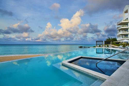 Piscina, The St. Regis Bermuda Resort in St. George Piscina, The St. Regis Bermuda Resort in St. George