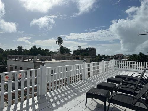 Buitenkant, SKY INN in Caye Caulker Buitenkant, SKY INN in Caye Caulker