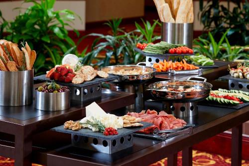 Tárgyalóterem/bálterem, Marriott Hartford/Windsor Airport in Windsor (CT) Tárgyalóterem/bálterem, Marriott Hartford/Windsor Airport in Windsor (CT)