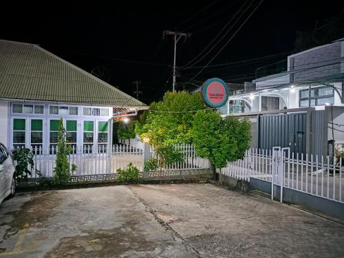 Tanah merah guest house in Singkawang Tanah merah guest house in Singkawang
