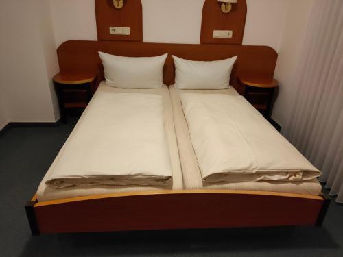 Hotel zur Eisenbahn in Rodgau Hotel zur Eisenbahn in Rodgau