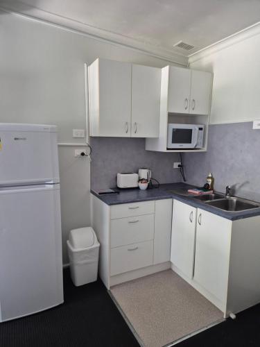Kitchen, Jabiru Motel in Nambucca Heads Kitchen, Jabiru Motel in Nambucca Heads
