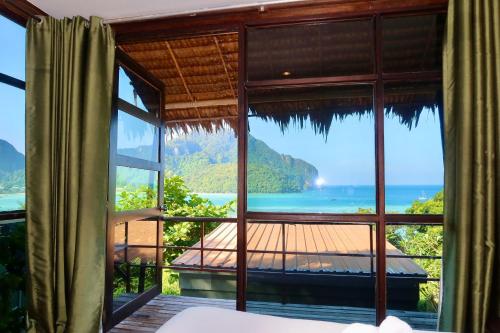 Balcony/terrace, Phi Phi Sea Sky Resort in Hin Poo Bay Balcony/terrace, Phi Phi Sea Sky Resort in Hin Poo Bay