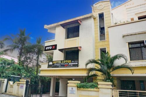 Entrance, Hotel Lotus Guest House in Bavdhan Entrance, Hotel Lotus Guest House in Bavdhan