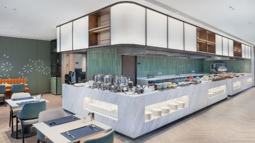 Restaurant, Holiday Inn Liaoyuan City Center By IHG in Liaoyuan Restaurant, Holiday Inn Liaoyuan City Center By IHG in Liaoyuan