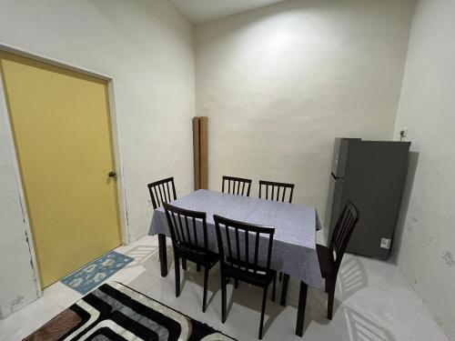 Casa di m² con 2 camera(e) e 2 bagno(i) privato(i) in zona Beseri (Musafir Homestay) in Beseri Casa di m² con 2 camera(e) e 2 bagno(i) privato(i) in zona Beseri (Musafir Homestay) in Beseri