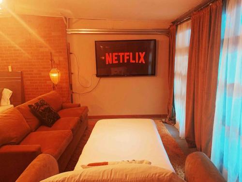 BRICK CITY VILLA! 20 minutes from NYC in Harrison (NJ) BRICK CITY VILLA! 20 minutes from NYC in Harrison (NJ)