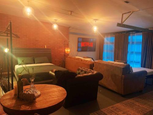 BRICK CITY VILLA! 20 minutes from NYC in Harrison (NJ) BRICK CITY VILLA! 20 minutes from NYC in Harrison (NJ)