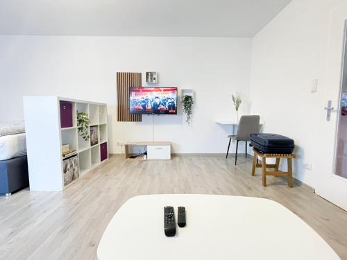 Közös társalgó / TV, Perfekte 1,5 Wohnung Zentral in Leonberg gegenüber Einkaufzentrum (Perfekte 1,5 Wohnung Zentral in Leonberg gegenuber Einkaufzentrum) in Leonberg Közös társalgó / TV, Perfekte 1,5 Wohnung Zentral in Leonberg gegenüber Einkaufzentrum (Perfekte 1,5 Wohnung Zentral in Leonberg gegenuber Einkaufzentrum) in Leonberg