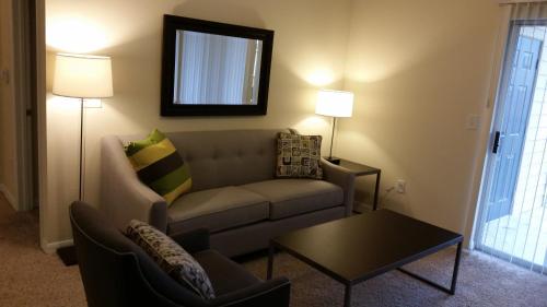 在meiguo.com看到的Oakwood at Mosaic South的介绍图片