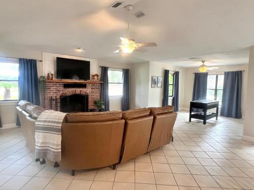 Poolside Family Retreat-Near the Springs! in Ocklawaha Poolside Family Retreat-Near the Springs! in Ocklawaha