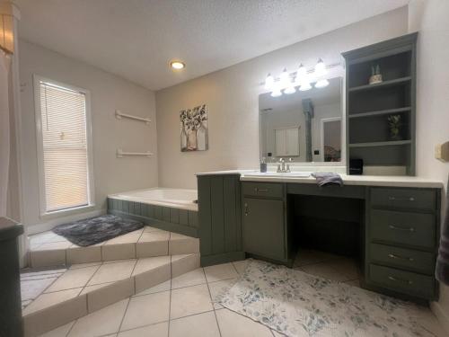 Poolside Family Retreat-Near the Springs! in Ocklawaha Poolside Family Retreat-Near the Springs! in Ocklawaha