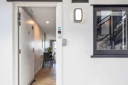 Newtown Tranquility Spacious 2-Bedroom Apartment in นิวทาวน์ Newtown Tranquility Spacious 2-Bedroom Apartment in นิวทาวน์