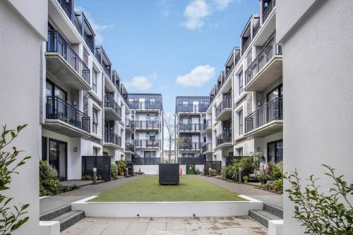 Newtown Tranquility Spacious 2-Bedroom Apartment in นิวทาวน์ Newtown Tranquility Spacious 2-Bedroom Apartment in นิวทาวน์
