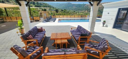 شرفة/ تراس, לוסטלה ווילה in مجدل شمس شرفة/ تراس, לוסטלה ווילה in مجدل شمس