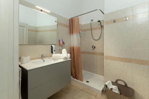 מקלחת, Affittacamere Fina in פוליגנו מקלחת, Affittacamere Fina in פוליגנו