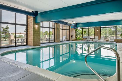 สระว่ายน้ำ, Clarion Pointe Louisville East in ดักลาส ฮิลล์ สระว่ายน้ำ, Clarion Pointe Louisville East in ดักลาส ฮิลล์