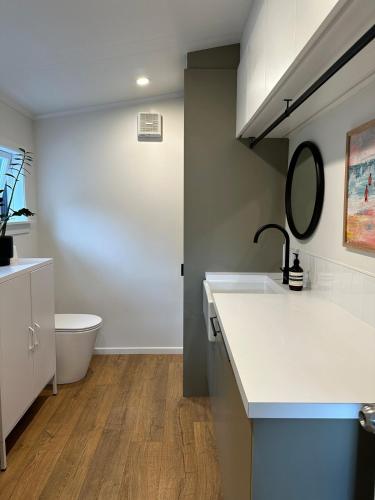 Renovated two bedroom cottage near the zoo in นิวทาวน์ Renovated two bedroom cottage near the zoo in นิวทาวน์