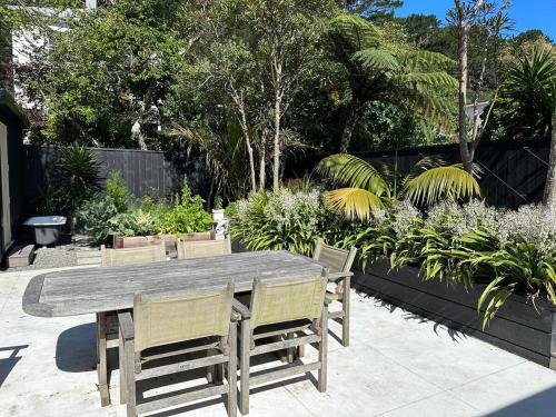 Renovated two bedroom cottage near the zoo in นิวทาวน์ Renovated two bedroom cottage near the zoo in นิวทาวน์