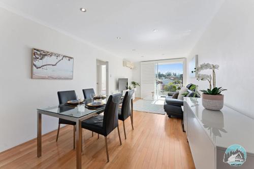 Facilities, Relaxing Sunny North-Facing 2-Bed Apt in Vaucluse in Watsons Bay Facilities, Relaxing Sunny North-Facing 2-Bed Apt in Vaucluse in Watsons Bay
