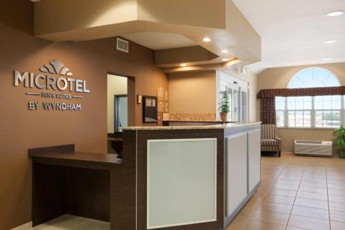 Lobby, Microtel Inn & Suites by Wyndham Midland in Midland (TX) Lobby, Microtel Inn & Suites by Wyndham Midland in Midland (TX)